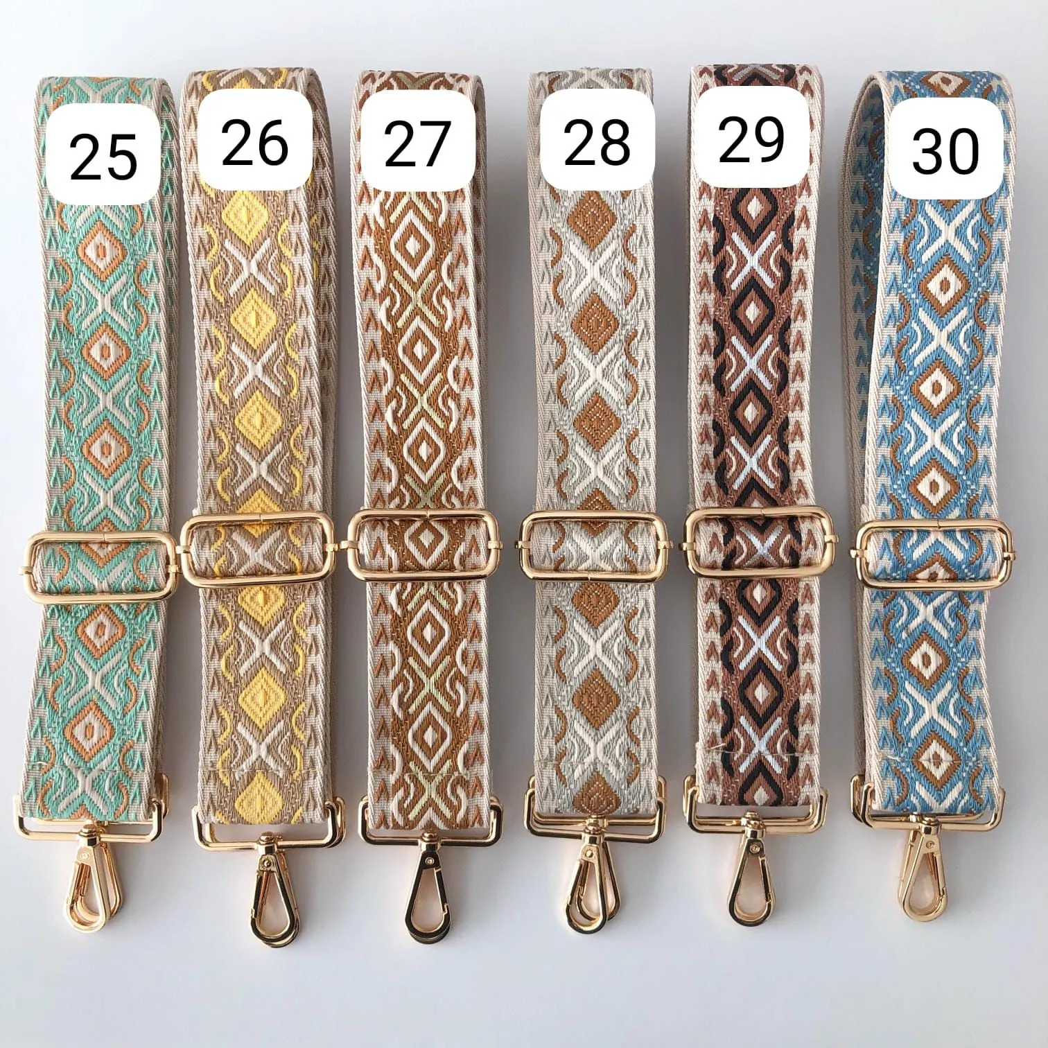 Bandolera serraje ovalada marrón iniciales bordadas