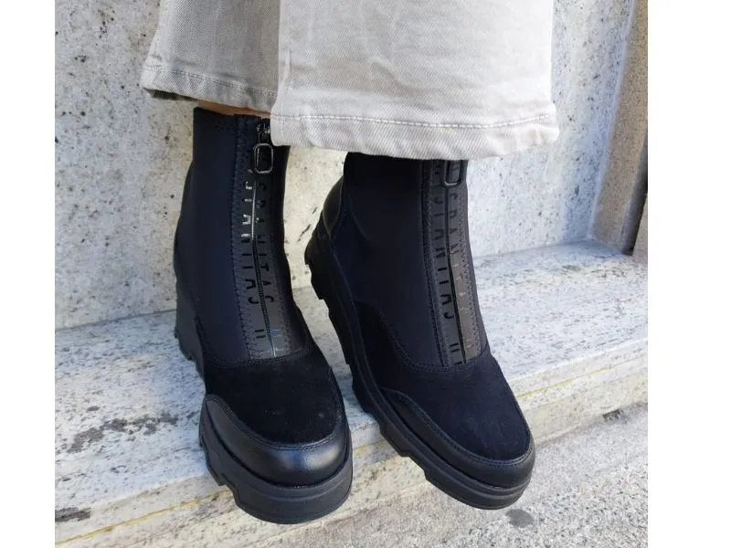 BOTIN DE CUÑA CON CREMALLERA FLORENCIA HISPANITAS EN COLOR NEGRO HI243711