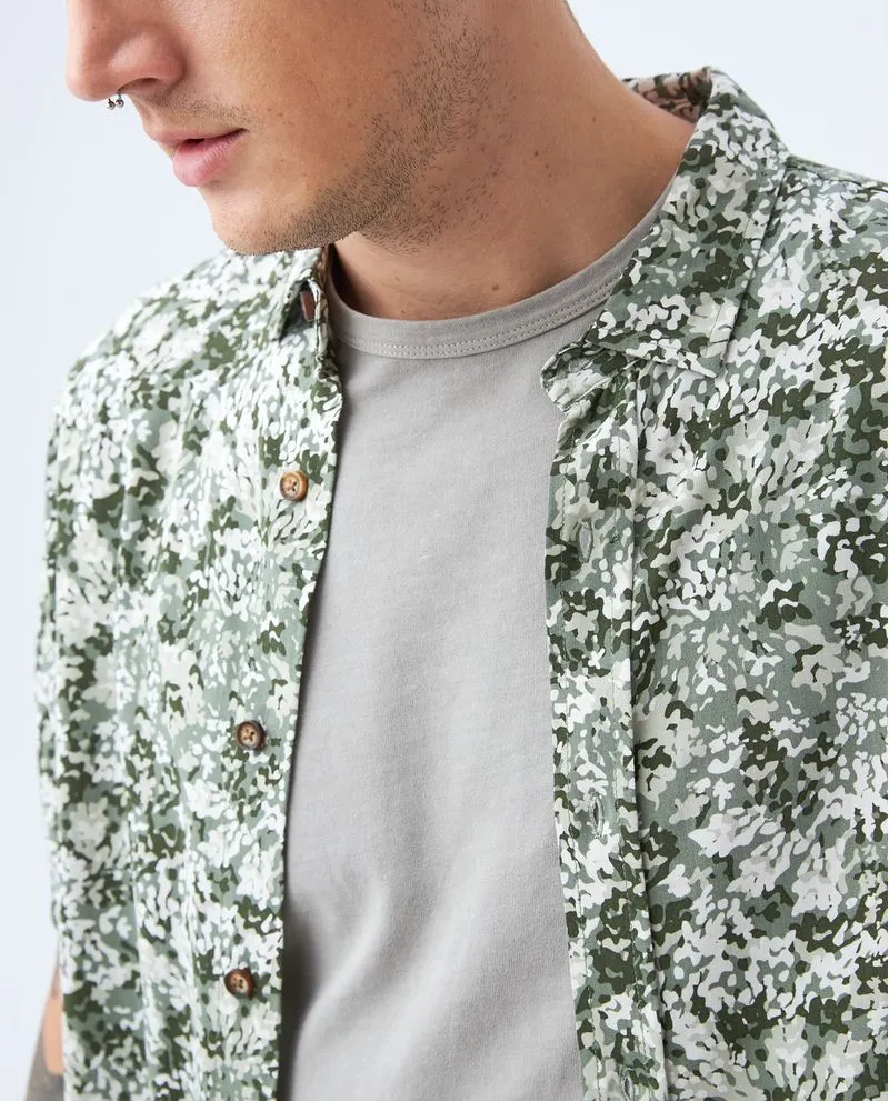 Camisa con camuflado para hombre