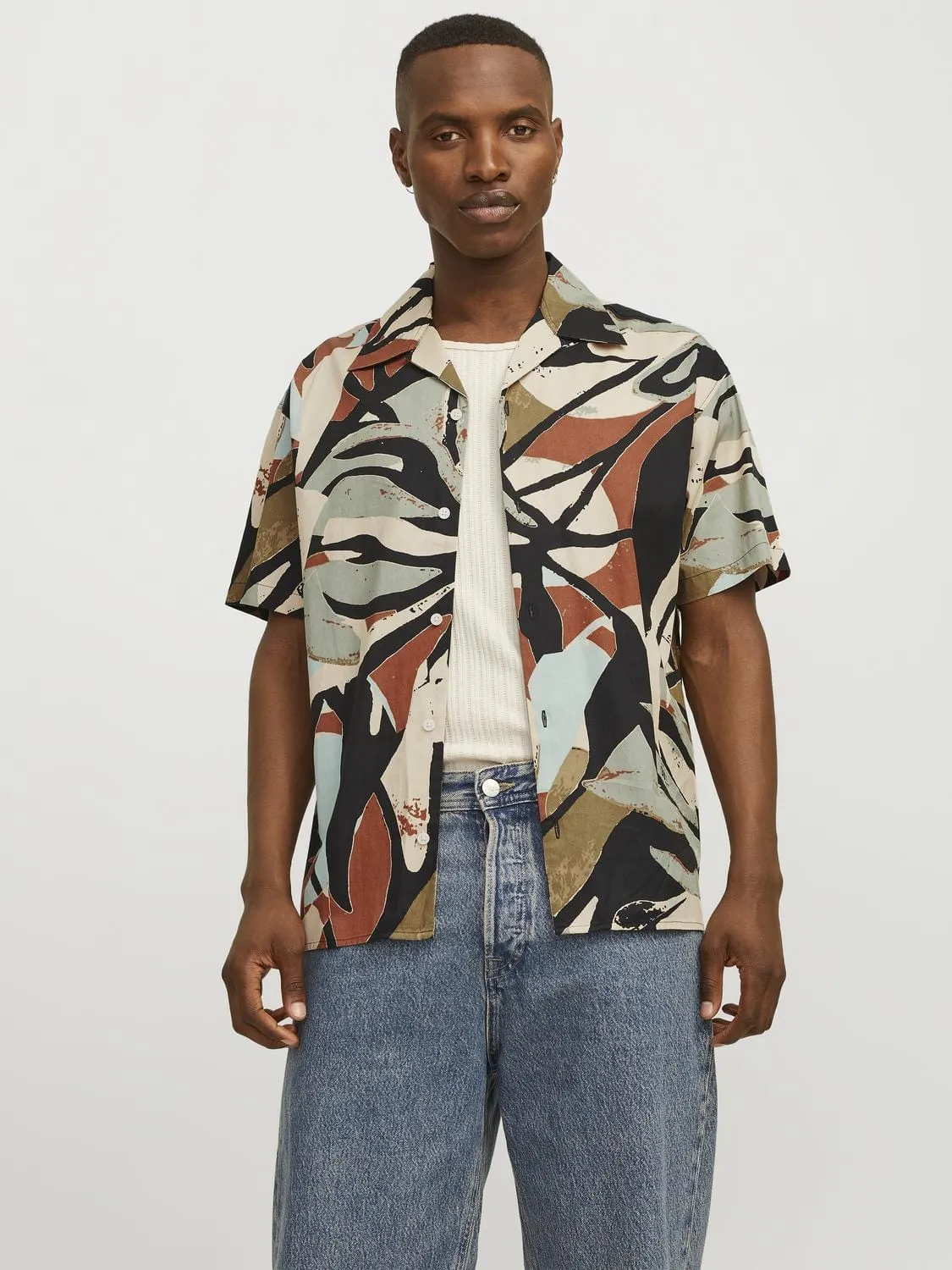 CAMISA CON ESTAMPADO NEGRO  JORSEQUOIA