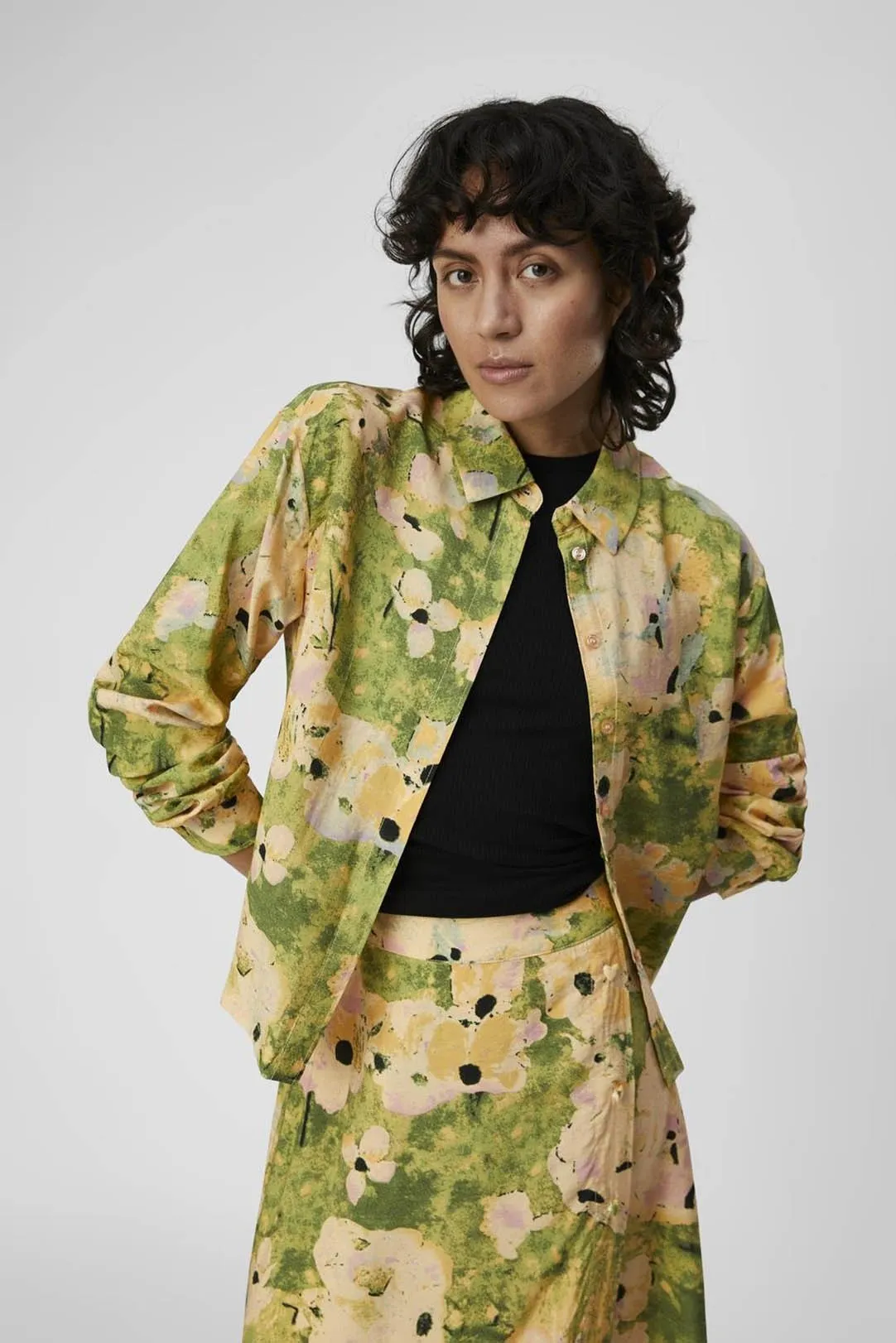 CAMISA ESTAMPADA OBJLACE AMARILLO