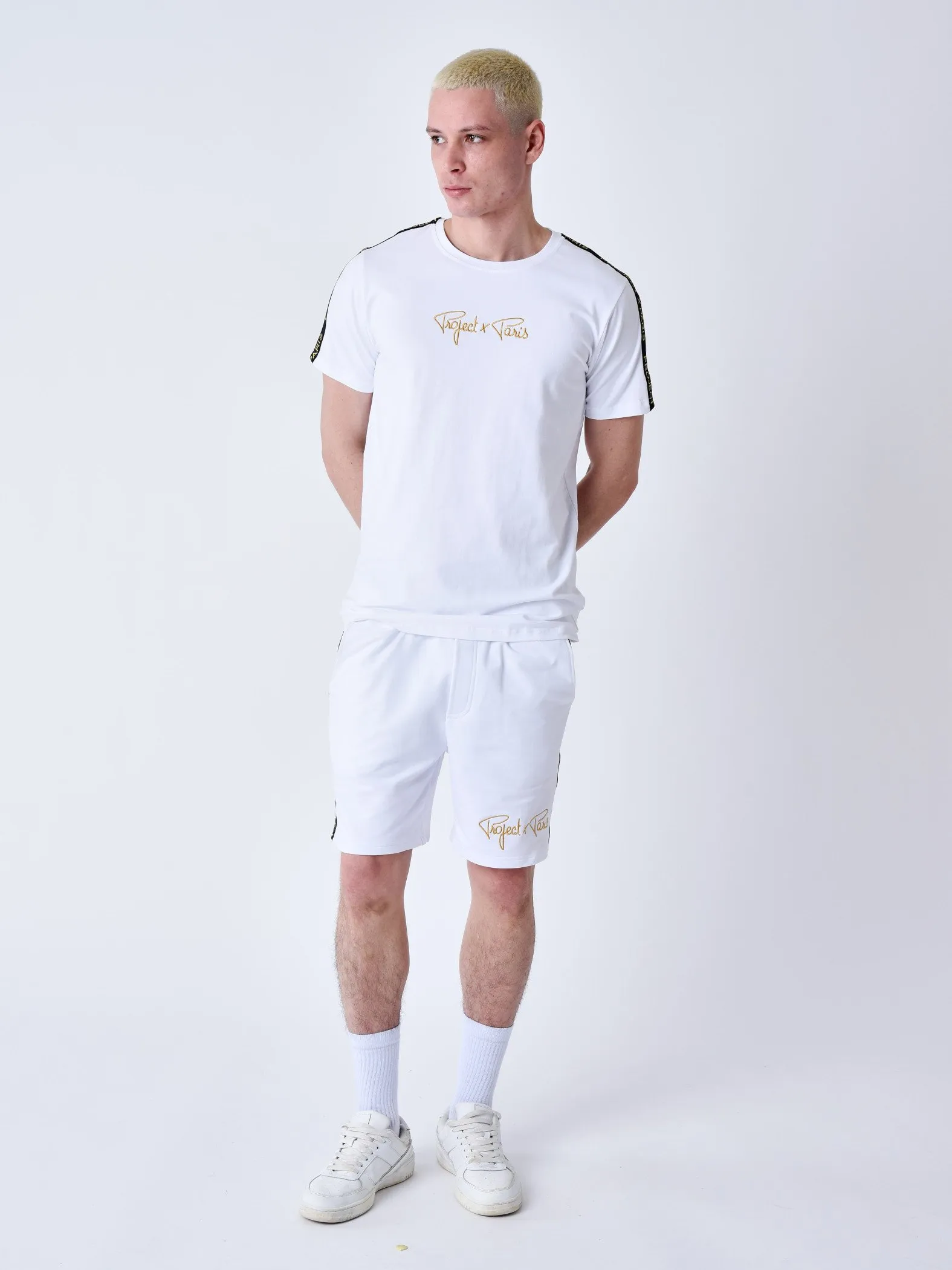 Camiseta clásica Rayas bordadas en los hombros