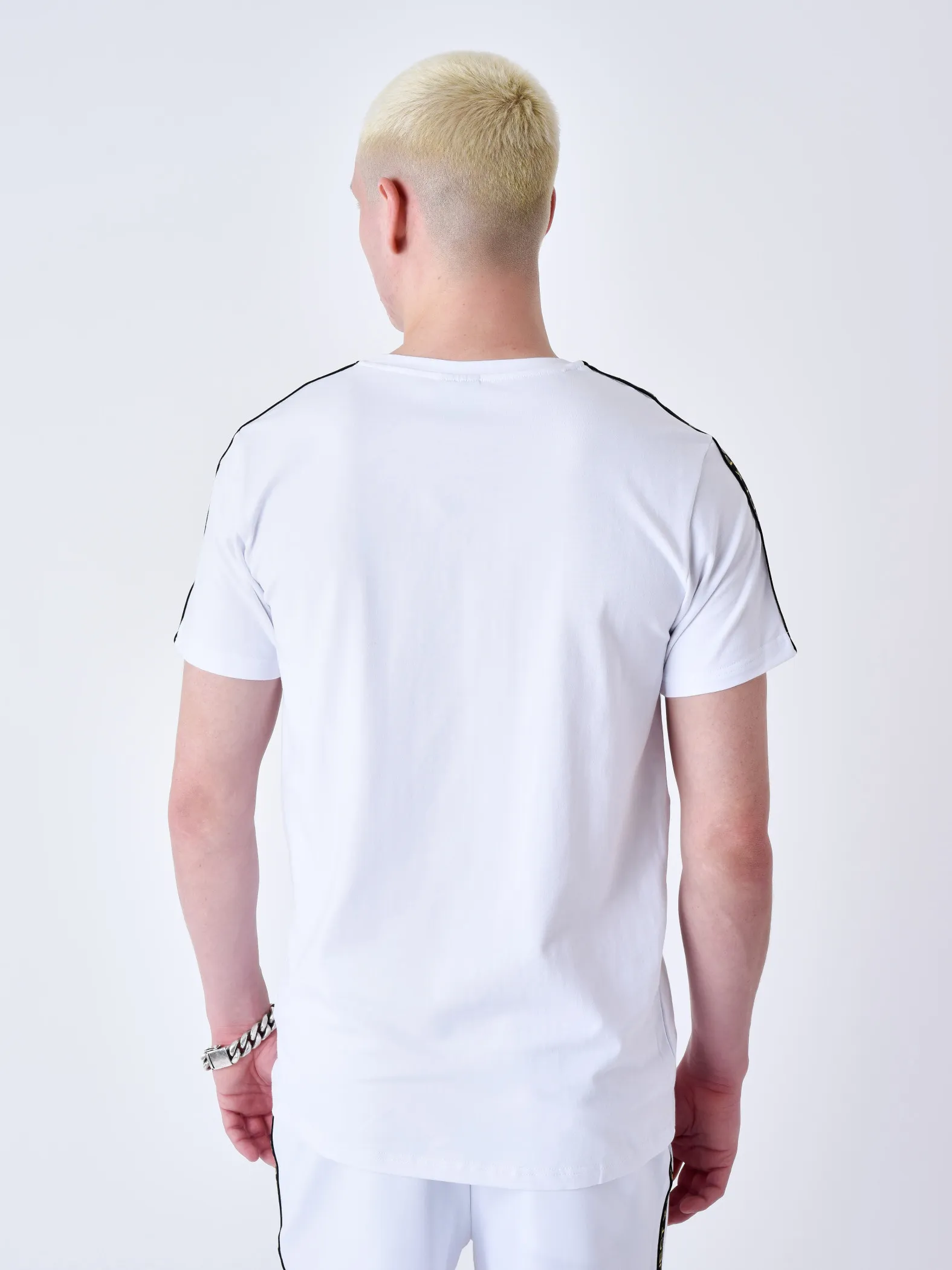 Camiseta clásica Rayas bordadas en los hombros