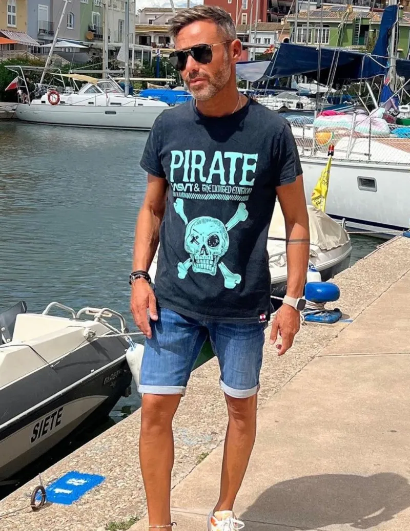 Camiseta de hombre WARS negra desgastada