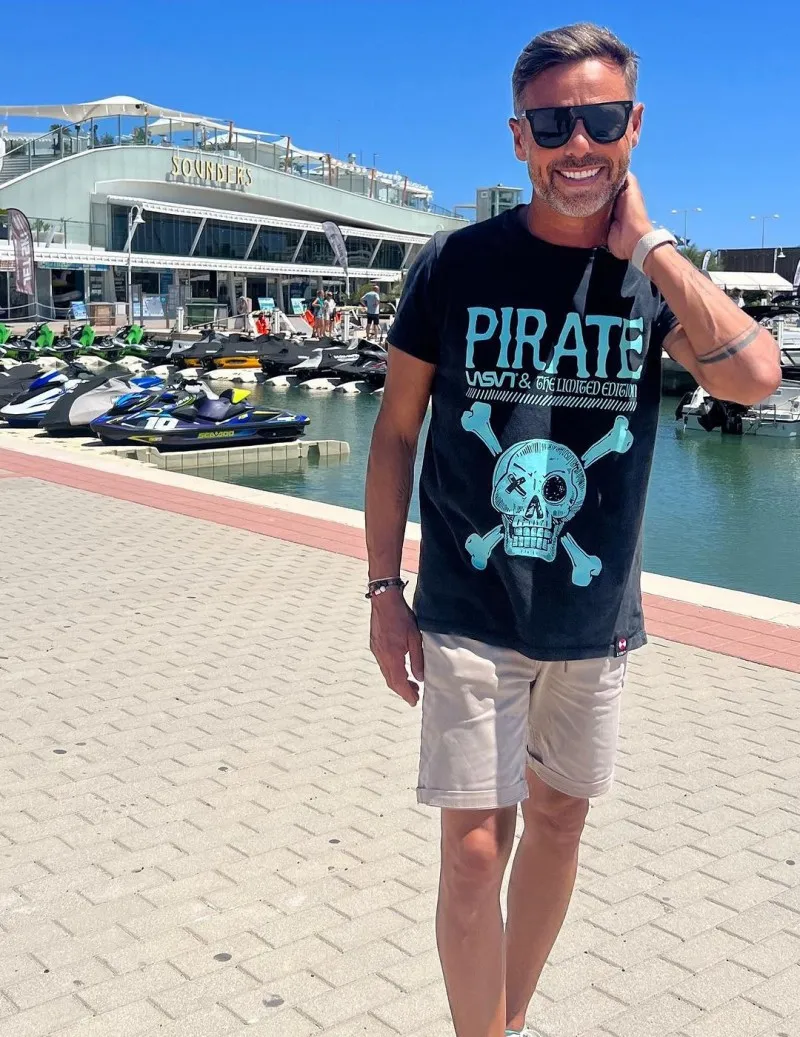 Camiseta de hombre WARS negra desgastada