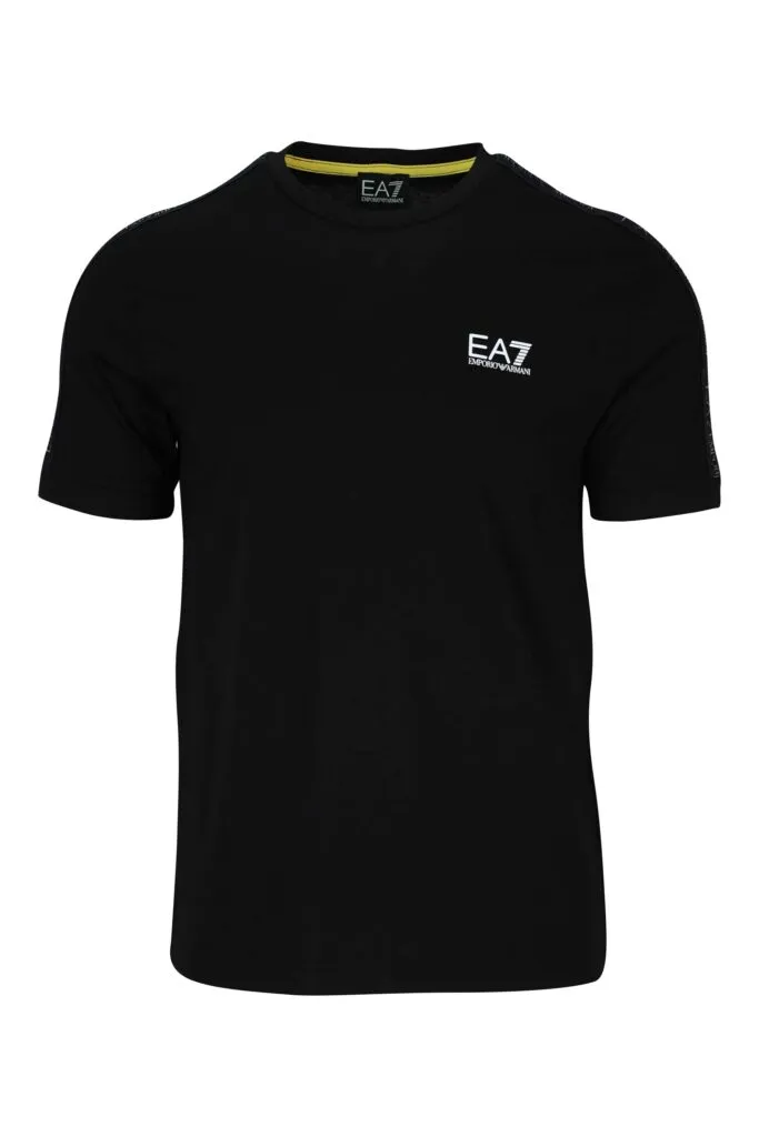 Camiseta negra con minilogo en cinta 