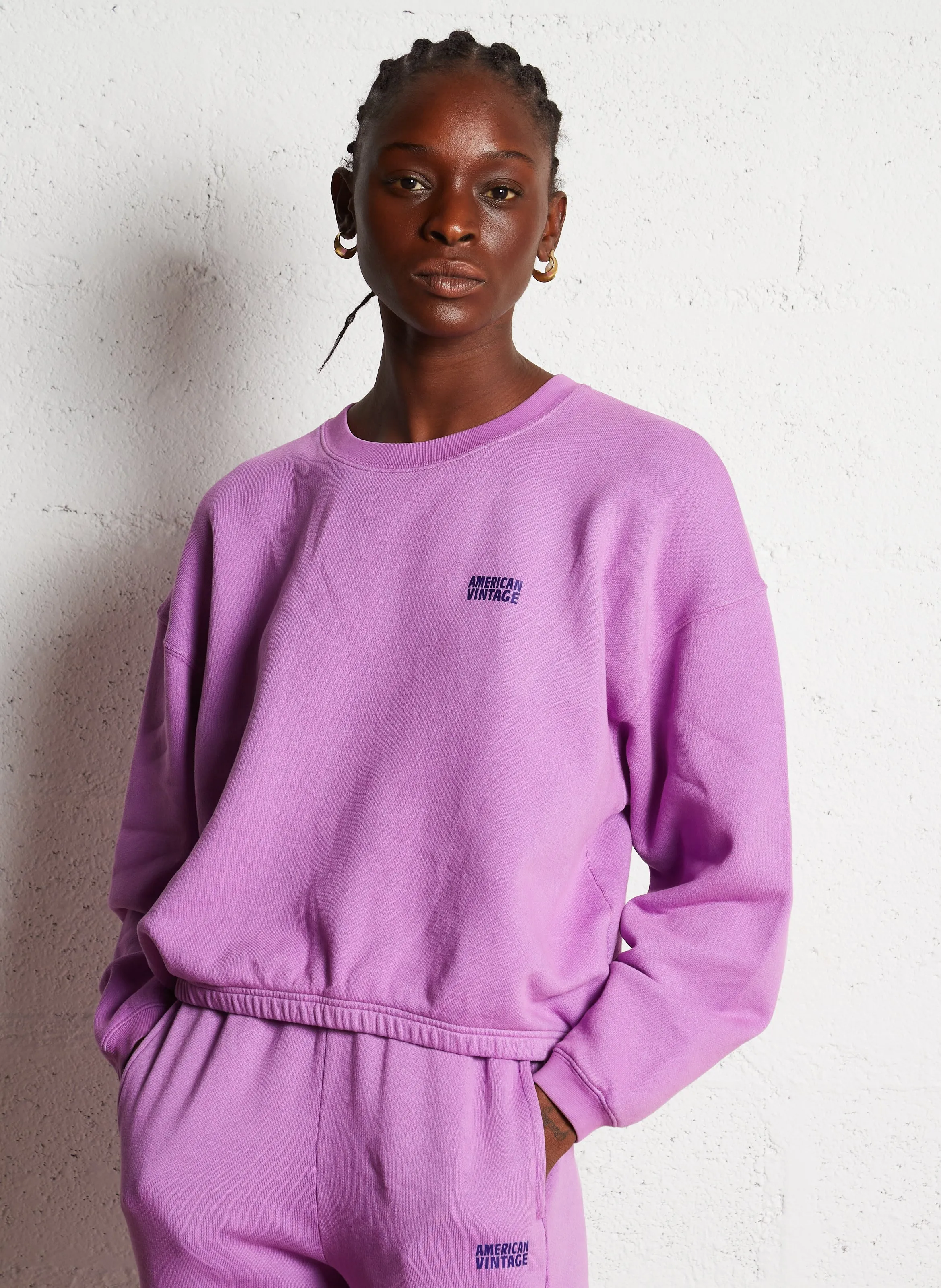 IZUBIRD  SUDADERA CORTA DE MEZCLA DE ALGODóN CON CUELLO REDONDO EN VIOLETA