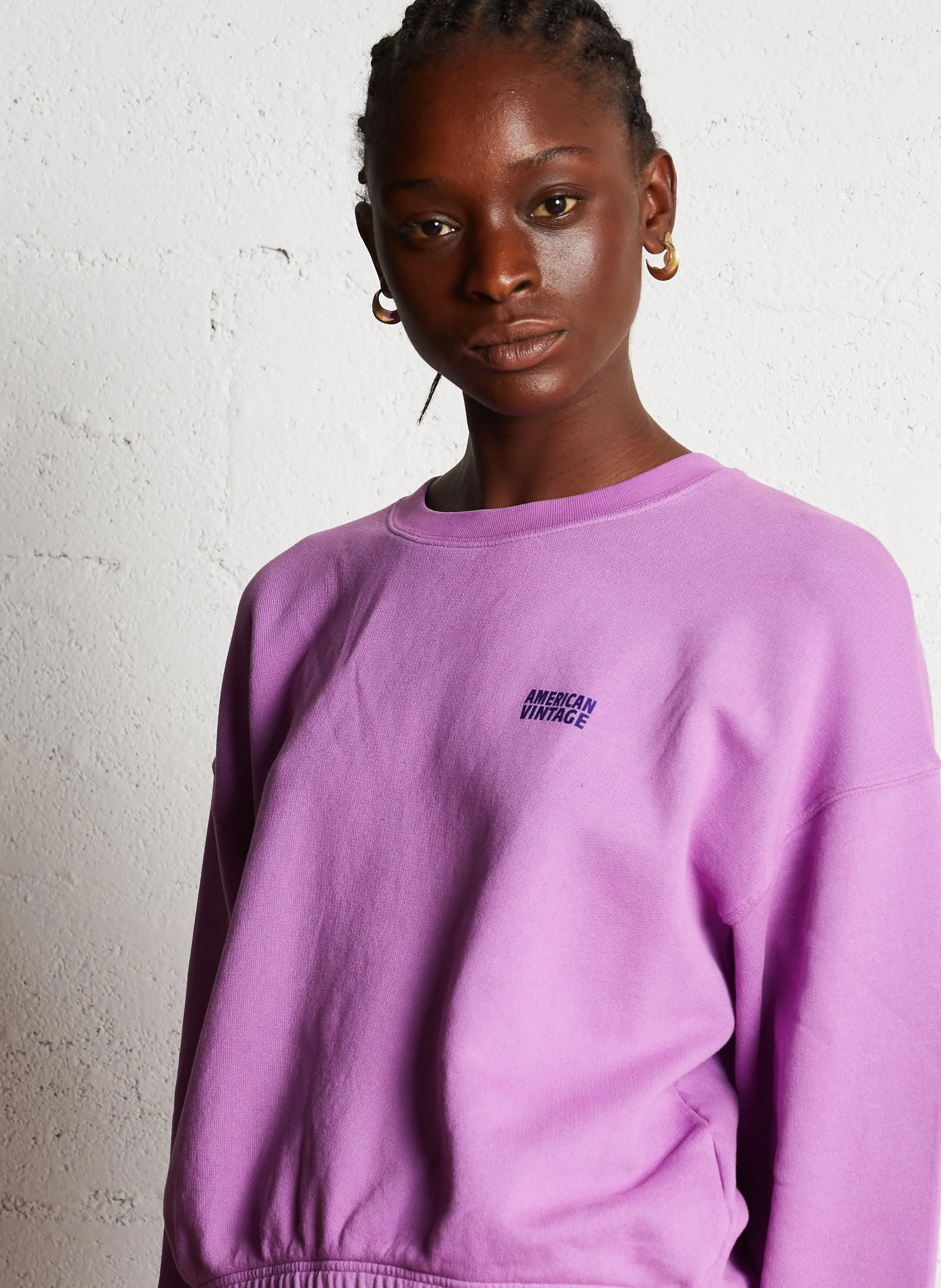 IZUBIRD  SUDADERA CORTA DE MEZCLA DE ALGODóN CON CUELLO REDONDO EN VIOLETA