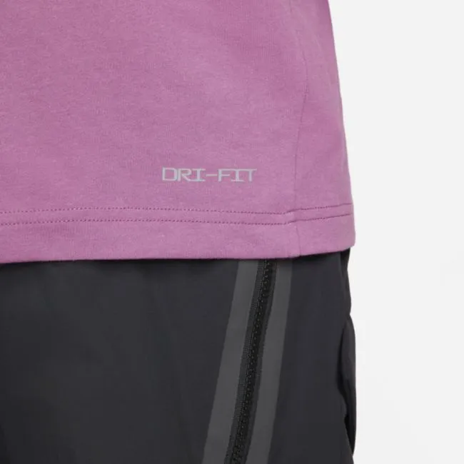 NIKE SPORTSWEAR GRAPHIC TSHIRT