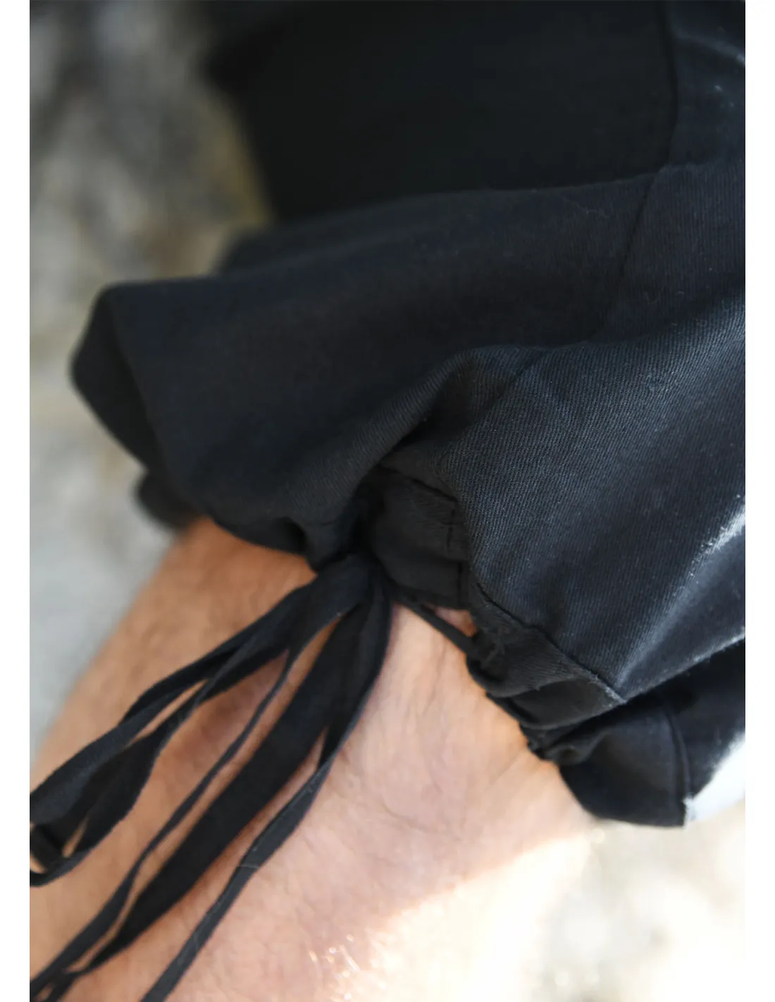 Pantalones pirata con cordones modelo Jonte, color negro