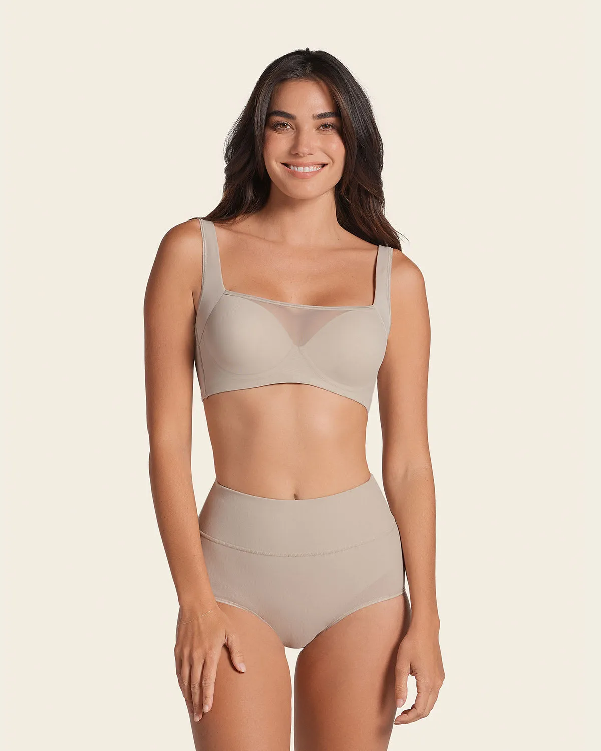 Panty faja de compresión moderada tiro alto en SkinFuse