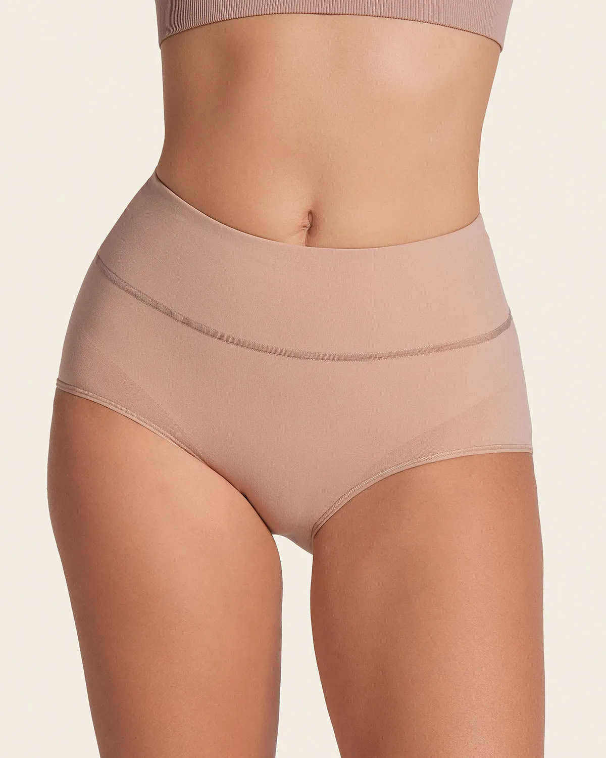 Panty faja de compresión moderada tiro alto en SkinFuse