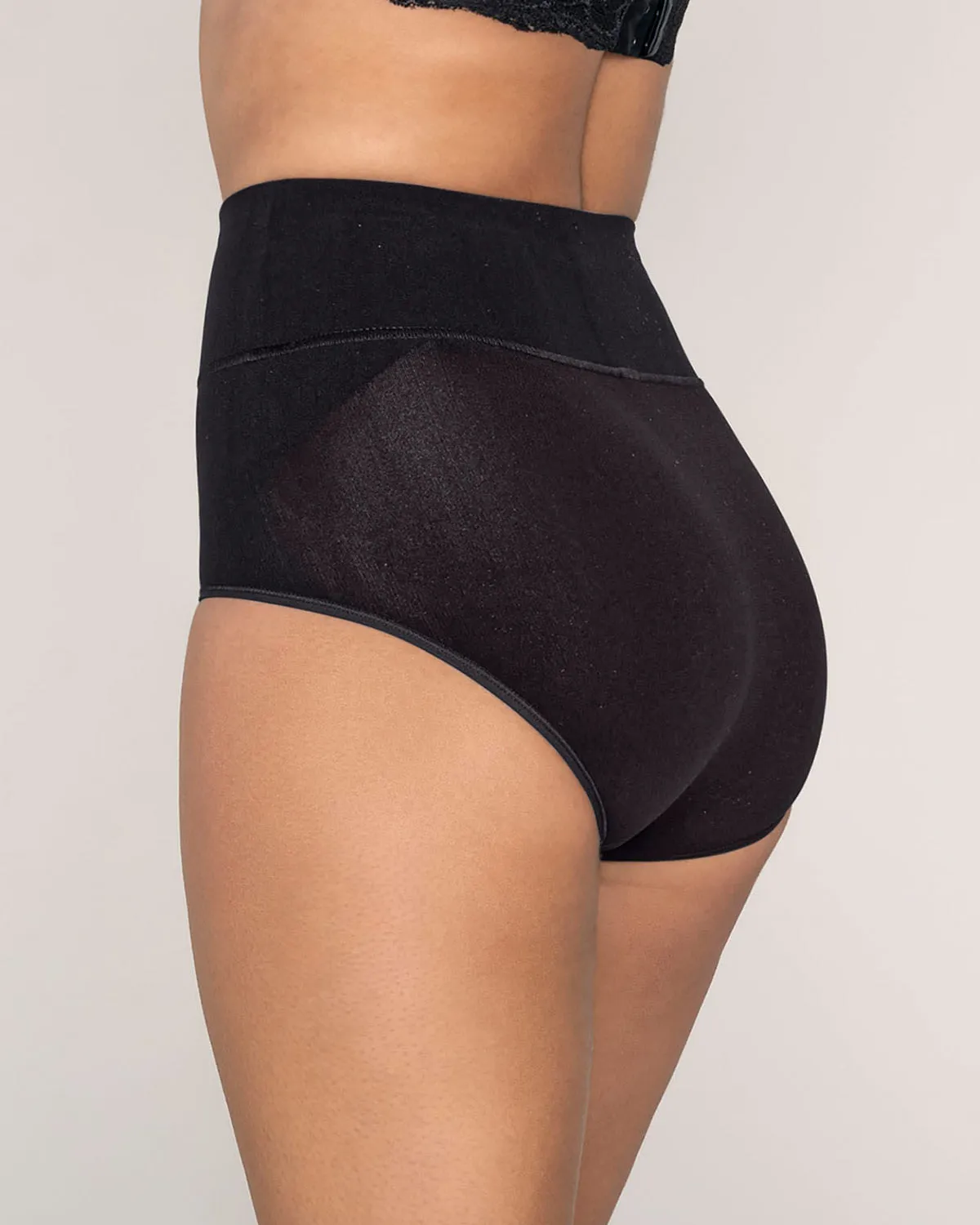 Panty faja de compresión moderada tiro alto en SkinFuse