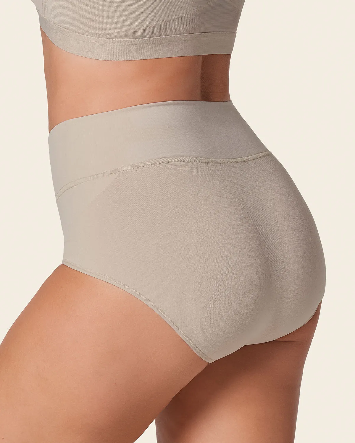 Panty faja de compresión moderada tiro alto en SkinFuse