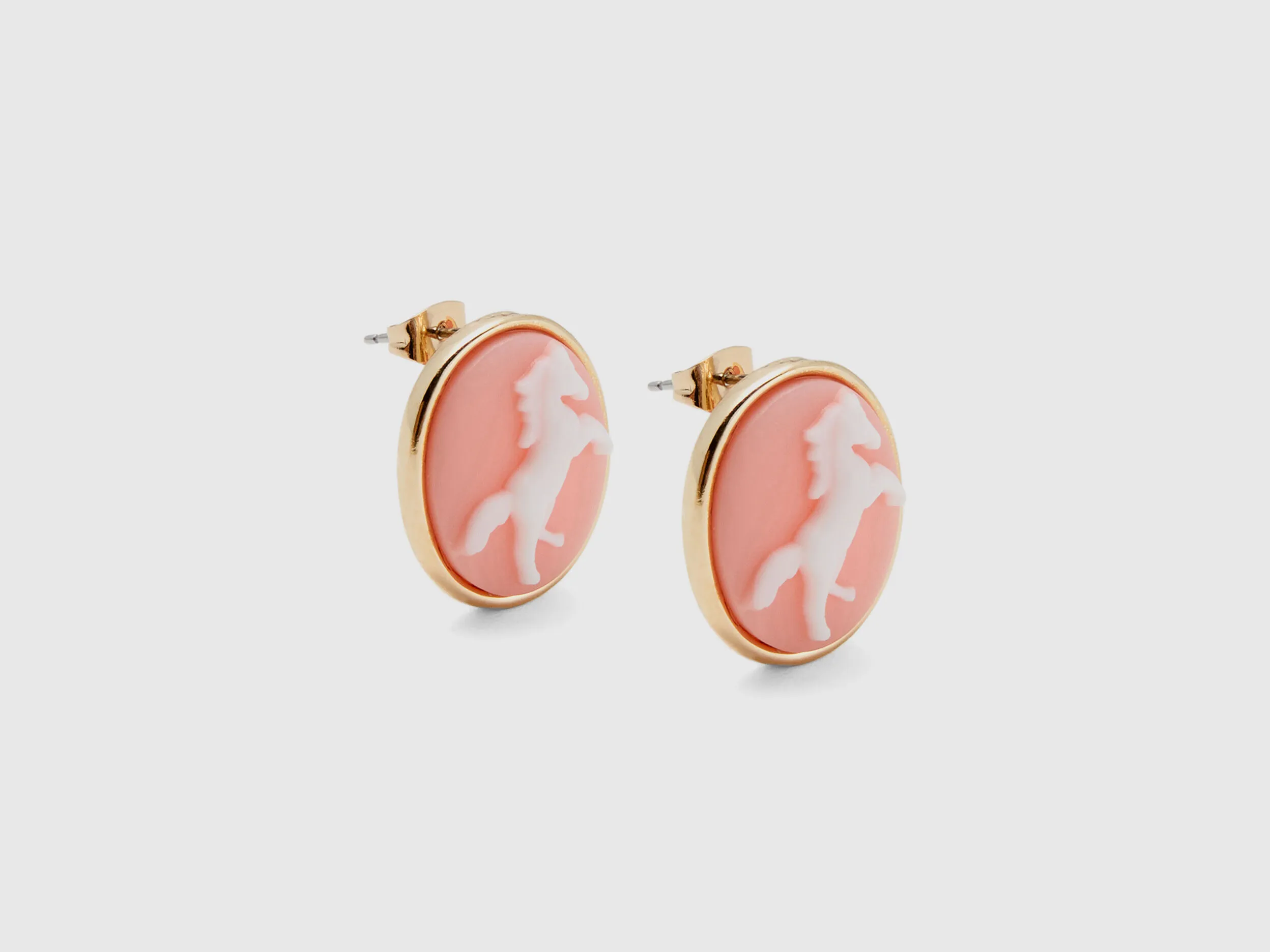 Pendientes de tuerca rosa con camafeo