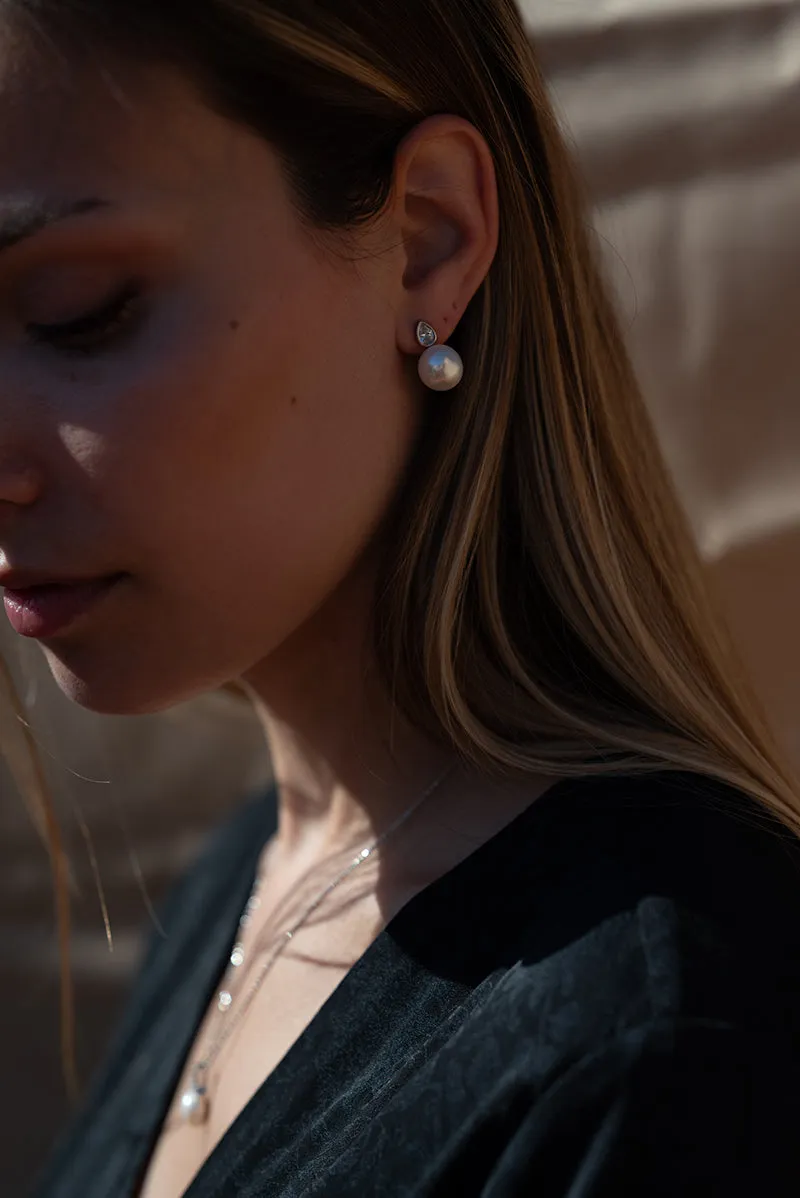 Pendientes perlas estilo tu y yo con detalle de lágrima y circonita