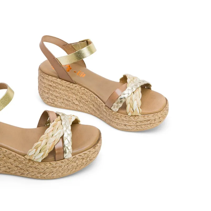 SANDALIA CUÑA TAUPE PLATINO GINA