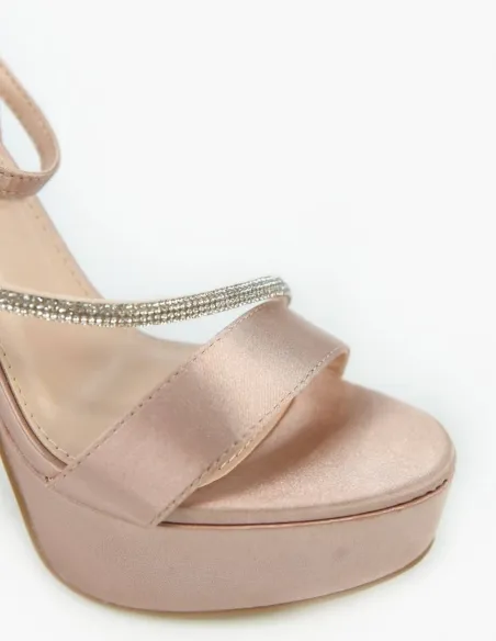 Sandalia raso champagne con cristales