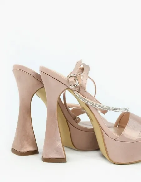 Sandalia raso champagne con cristales