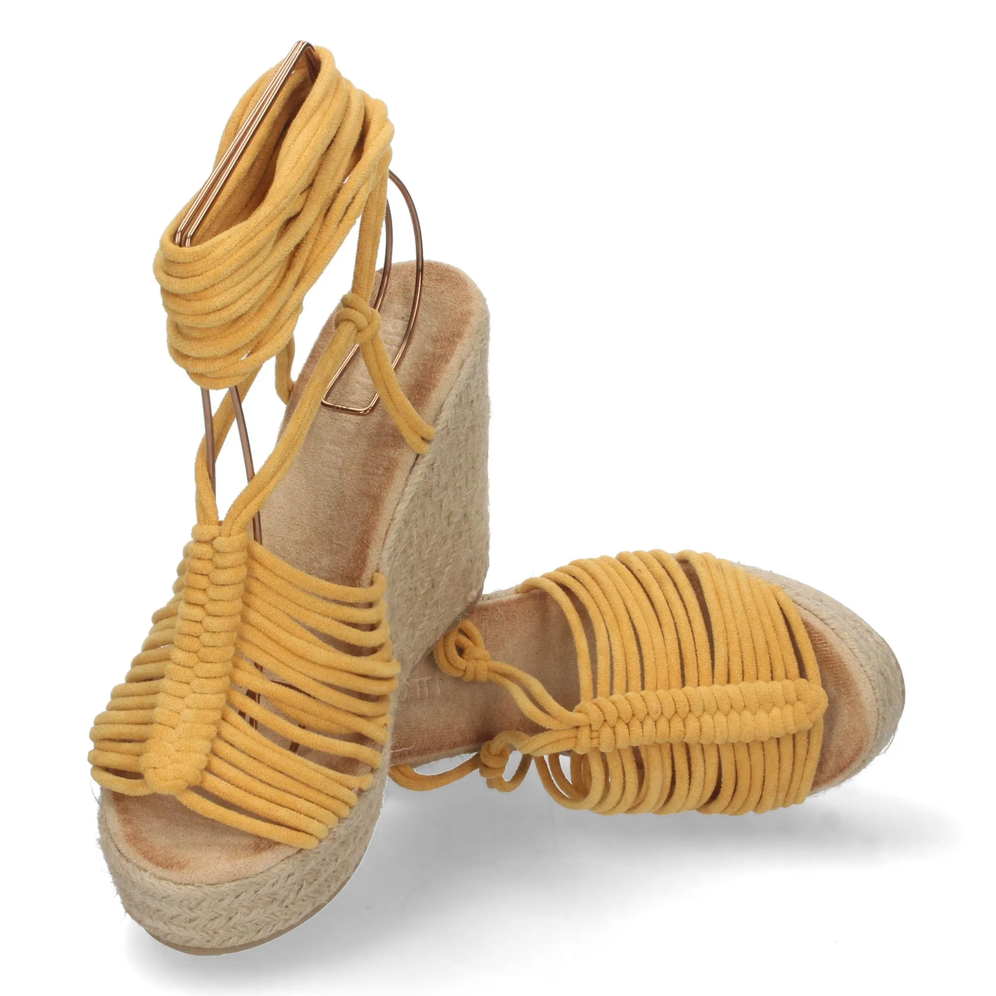 Sandalias de cuña forrada de yute diseño tiras color amarillo