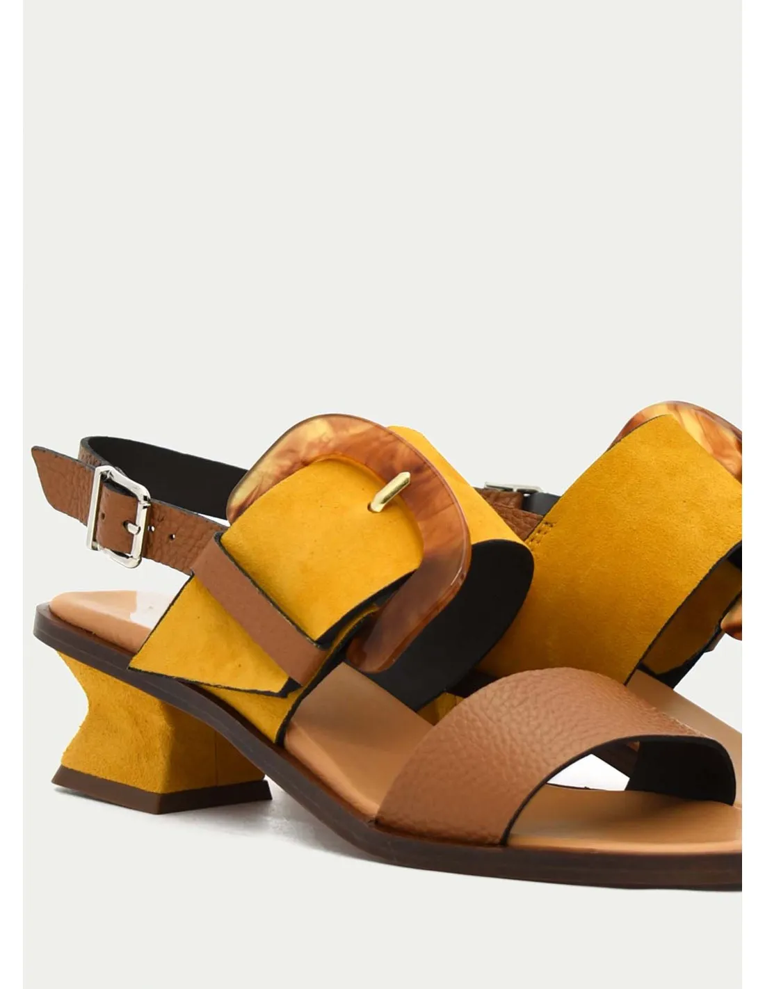 SANDALIAS PLUMERS 3665 MOSTAZA 