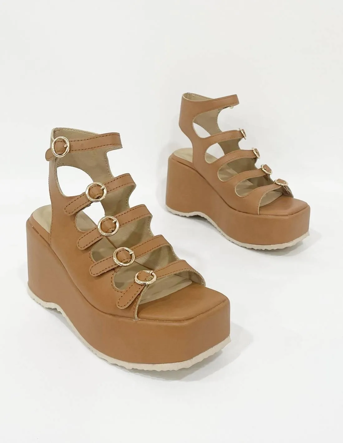 Sandalias punk camel