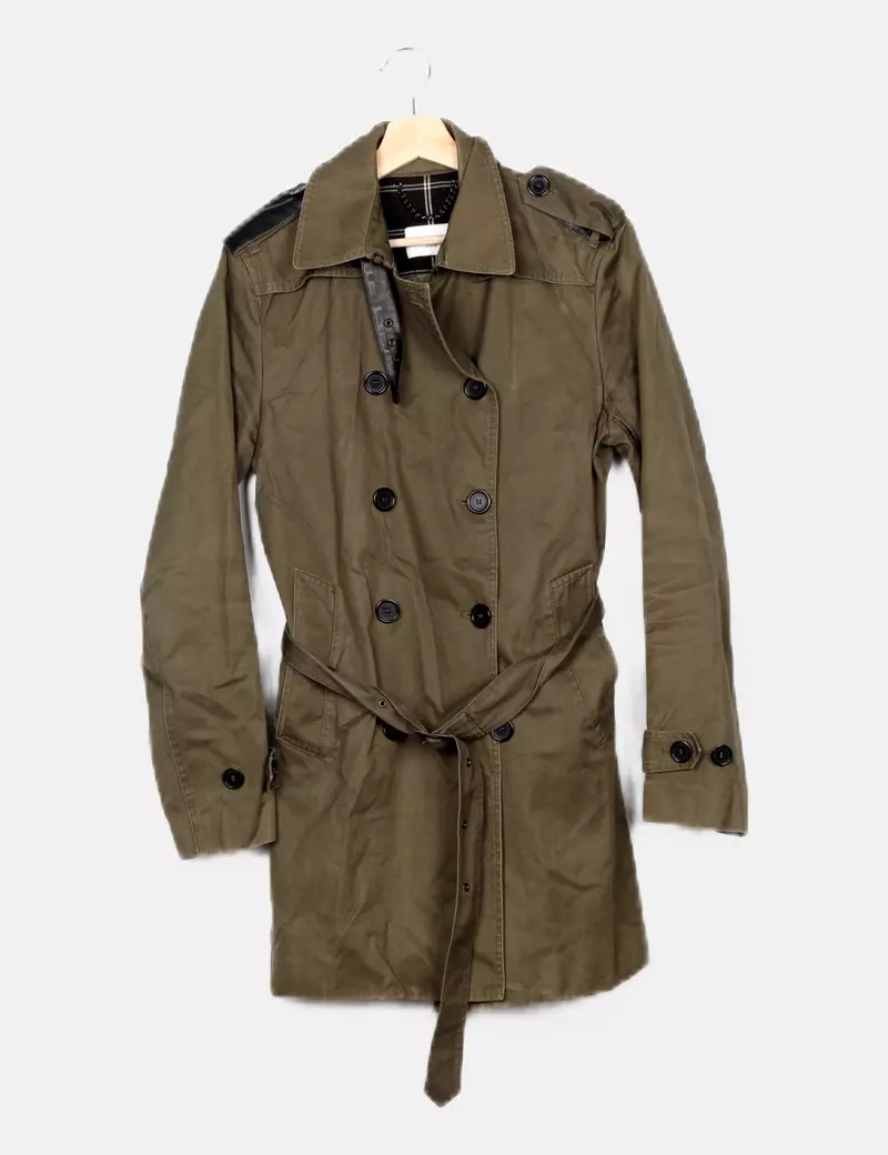 Sandro Trench verde detalle cinturón