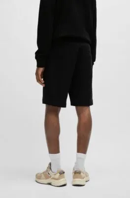 Shorts regular fit en felpa de algodón con insignia de logo