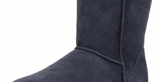 UGG  W CLASSIC SHORT II 1016223 NAVY