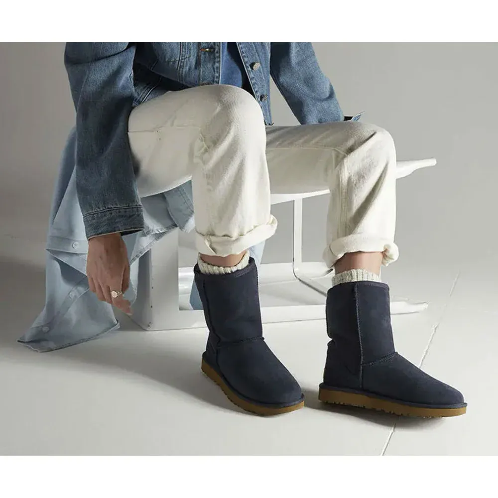 UGG  W CLASSIC SHORT II 1016223 NAVY