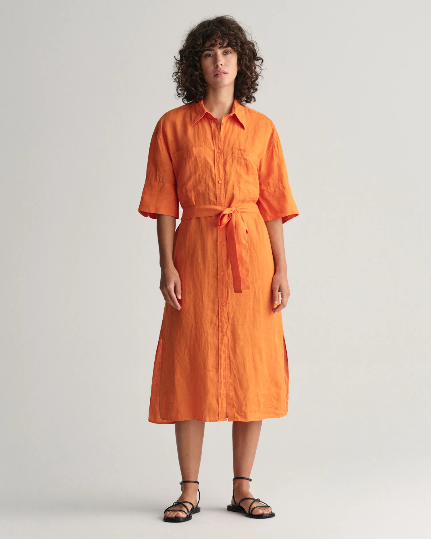Vestido camisero de manga corta de lino