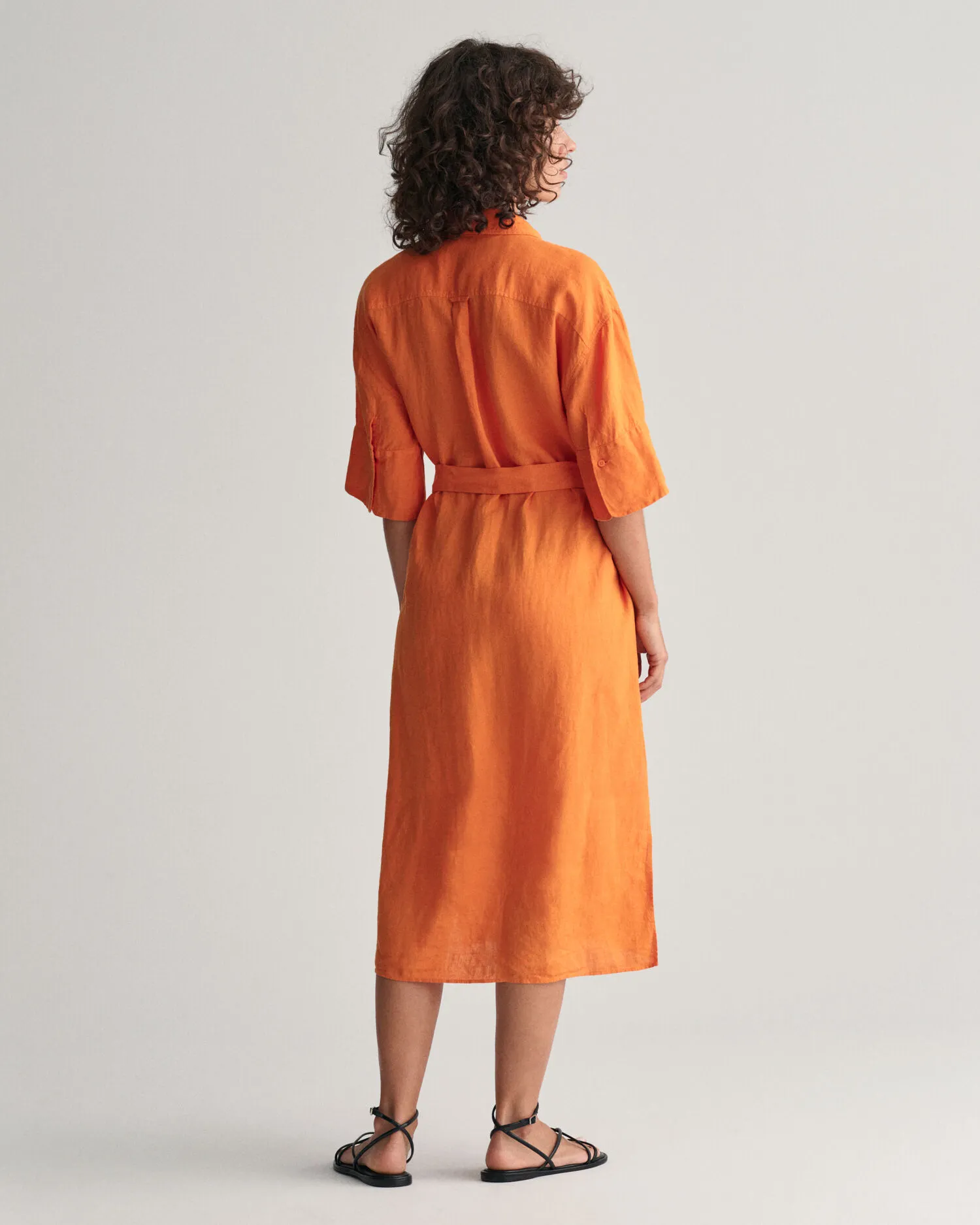 Vestido camisero de manga corta de lino