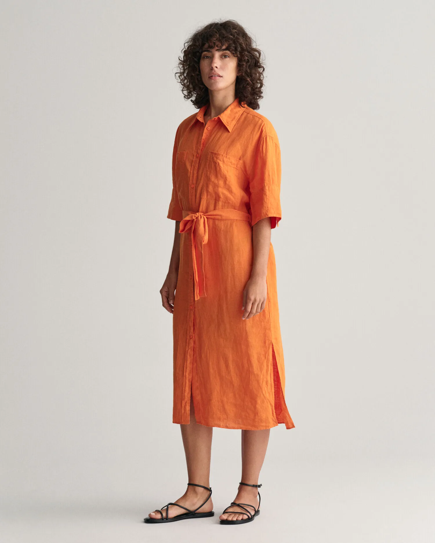 Vestido camisero de manga corta de lino