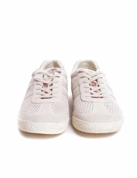 zapatilla gola en ante perforada