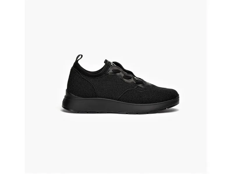 ZAPATILLA SIN CORDONES CON STRASS B69007 LIUJO EN COLOR NEGRO