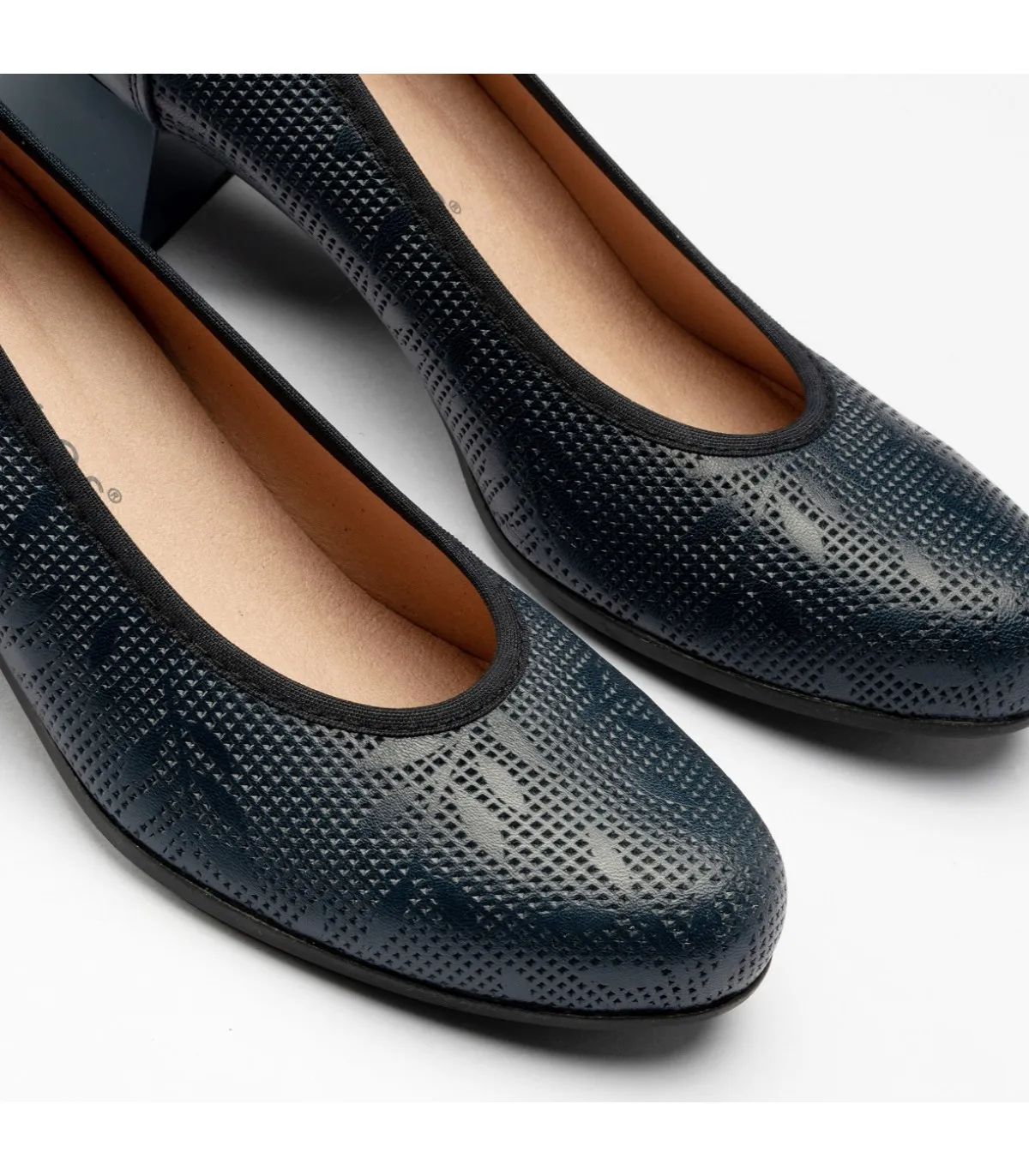 Zapato con tacón tipo salón azul marino