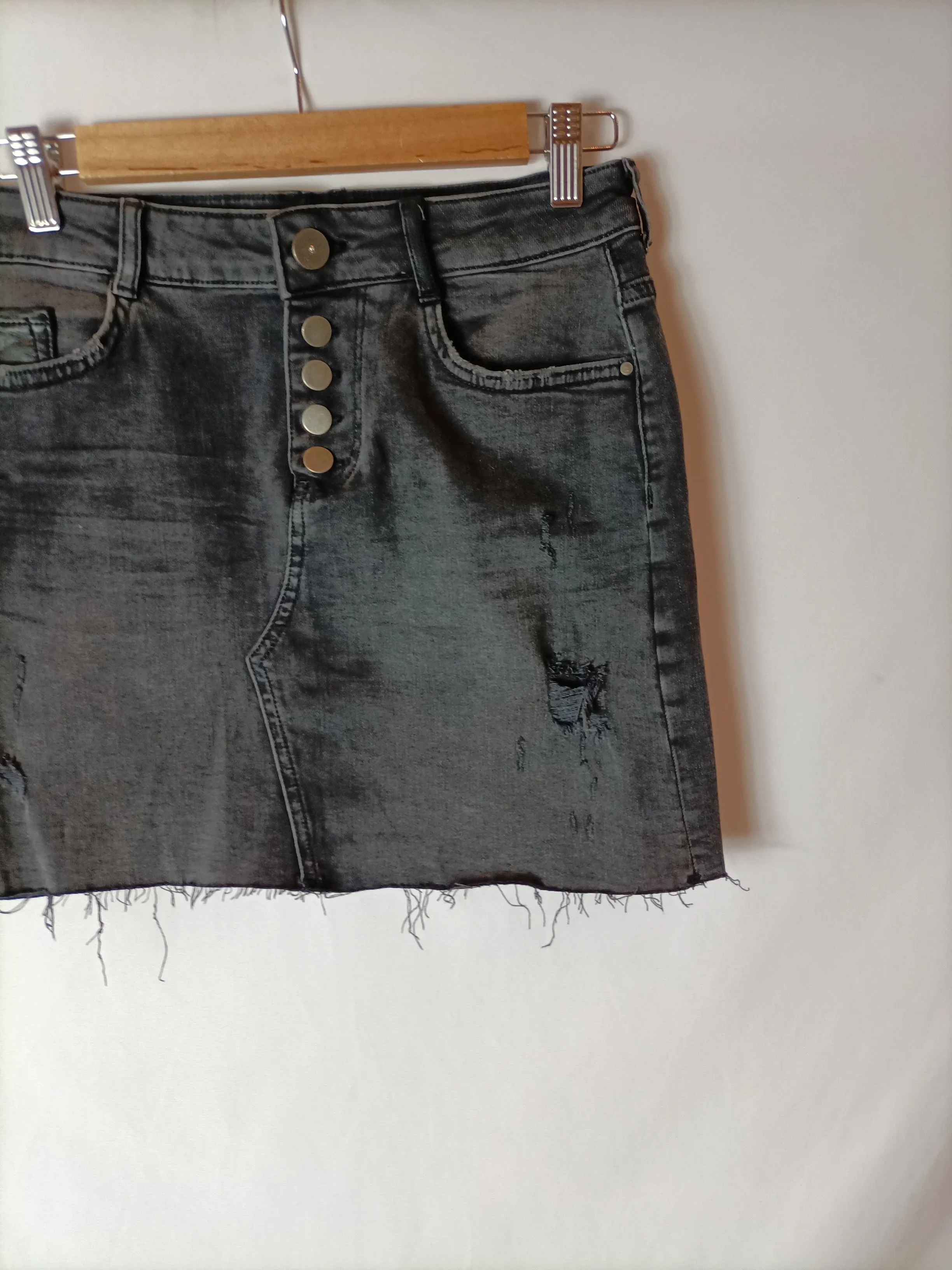 ZARA. Falda denim elástica negro desgastado. T S